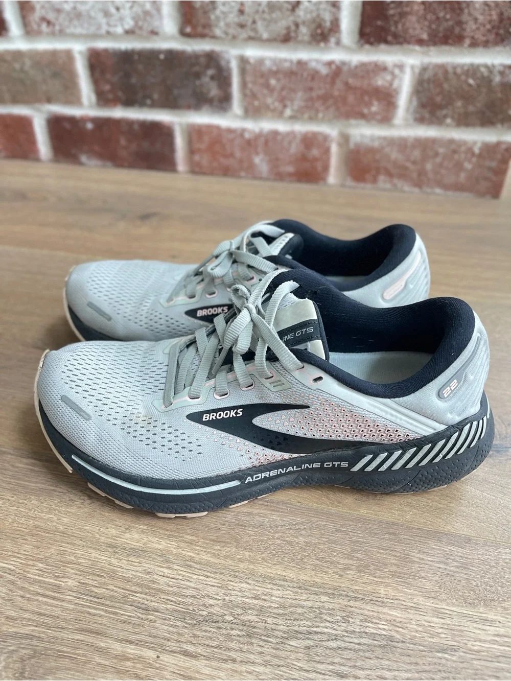 Brooks Adrenaline GTS Women’s Running Shoes - Light Gray/Black size 8.5